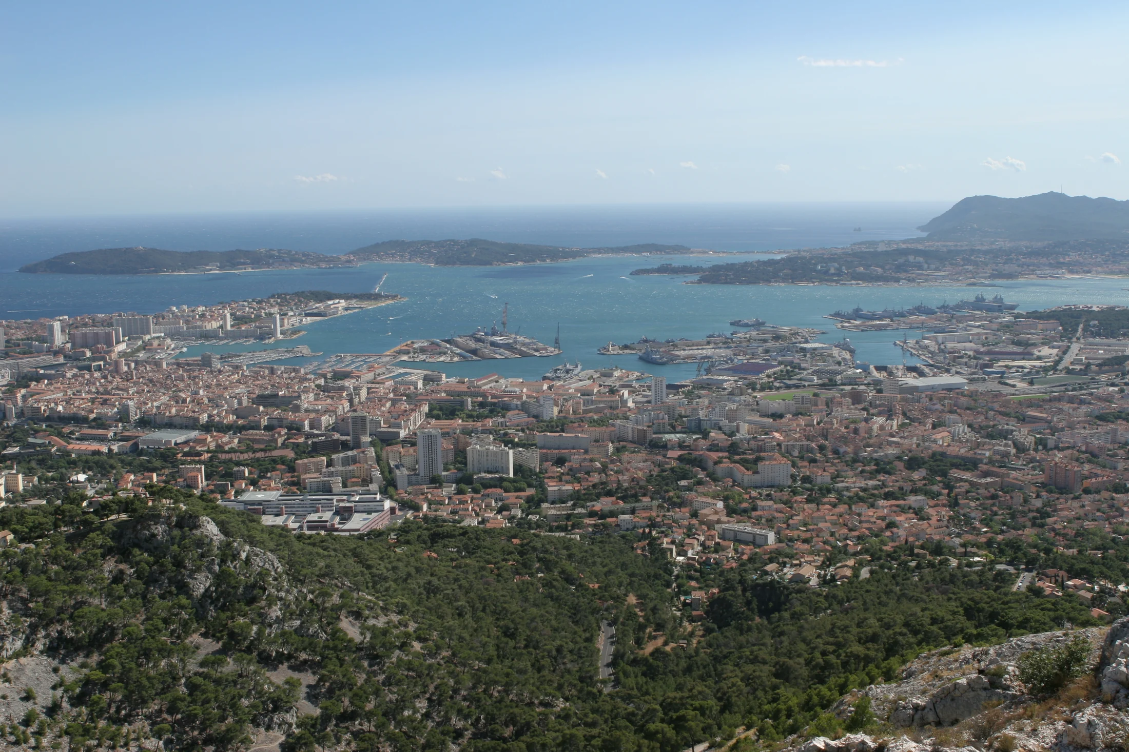 Toulon et sa rade vus depuis le mont Faron